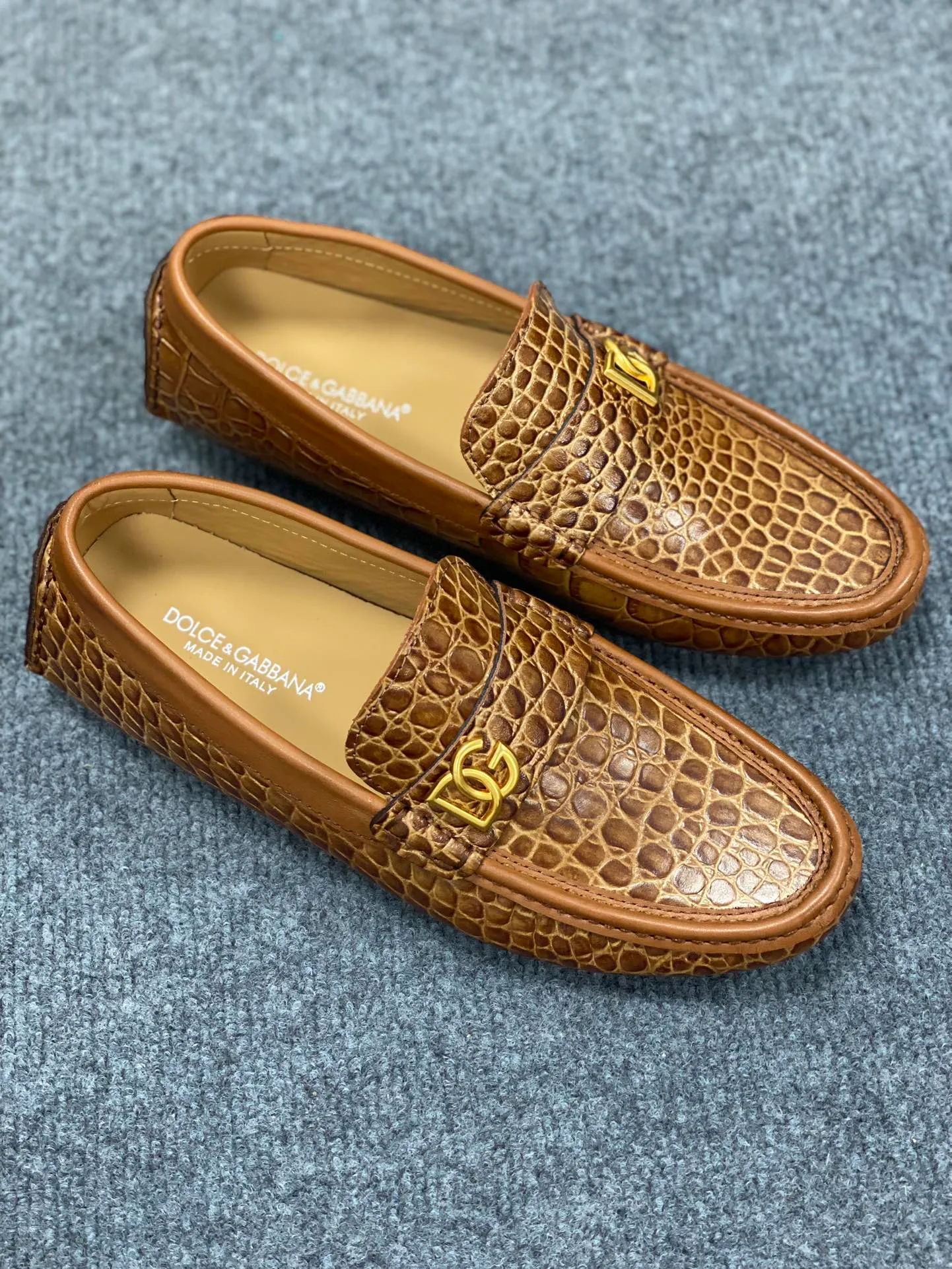Men's Men's Shoes Men's Men's Shoes 💰700 new style "DG Duban Spring New Casual Driving Shoes" latest hot style, top brand luxury ~ purchasing agency, top quality ~.  The upper is made of imported original cowhide with fine workmanship. The original stylish and stylish soft rubber wear-resistant and non-slip outsole is light and comfortable on the feet. The real thing looks better in real life, 38-45